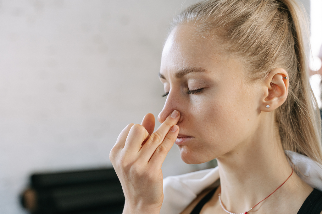 Bouton sur le Nez : Causes et Solutions pour s&rsquo;en Débarrasser