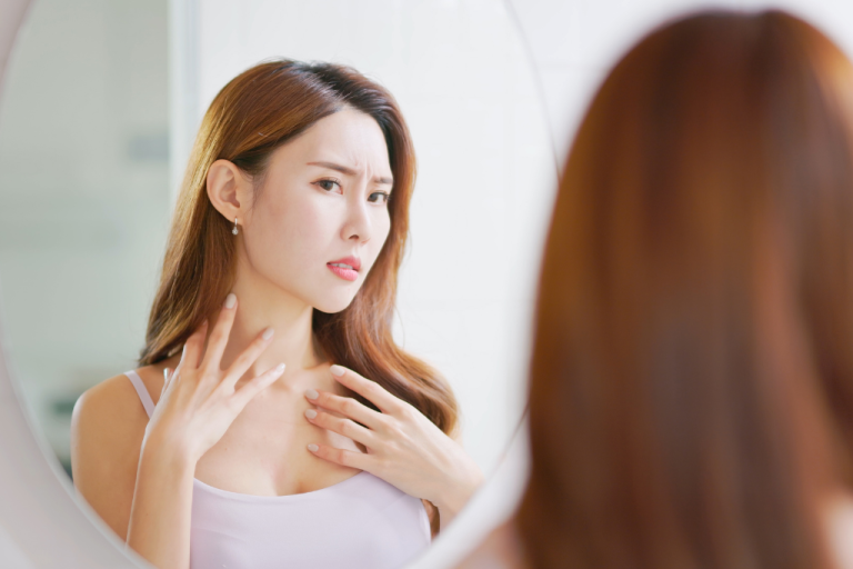 Bouton Cou : Pourquoi ça Arrive et Comment les Éliminer ?