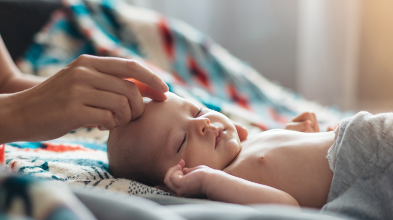 Fièvre Bébé Tête Chaude Corps Froid : Pourquoi et Que Faire ?