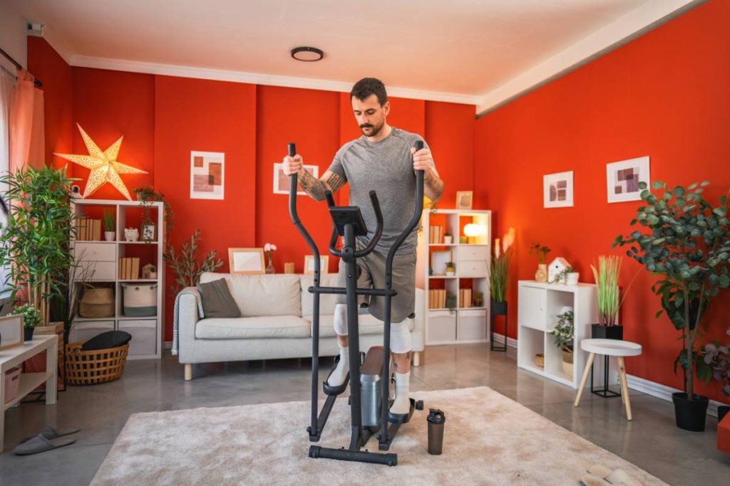 Vélo elliptique à la maison : entraîner le corps sans abîmer les articulations